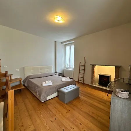 Moni's House Apartamento Gravedona